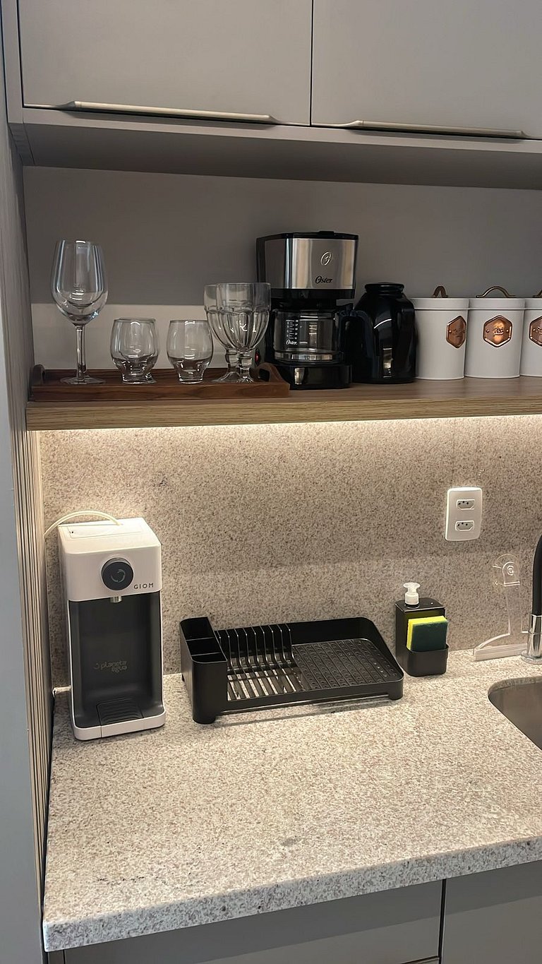 Ap até 4 hóspedes, Frente Praia, Varanda, na Barra , de Fren