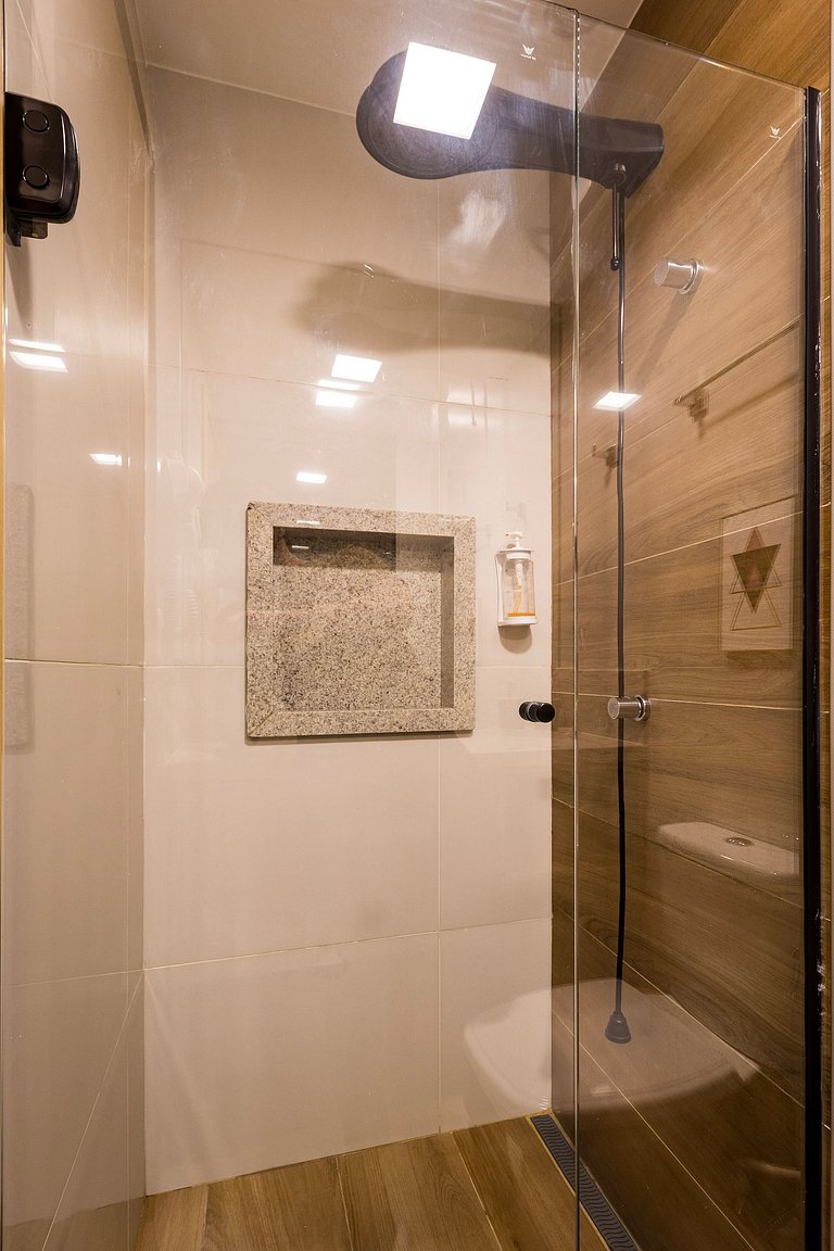 Ap até 4 hóspedes, Frente Praia, Varanda, na Barra , de Fren