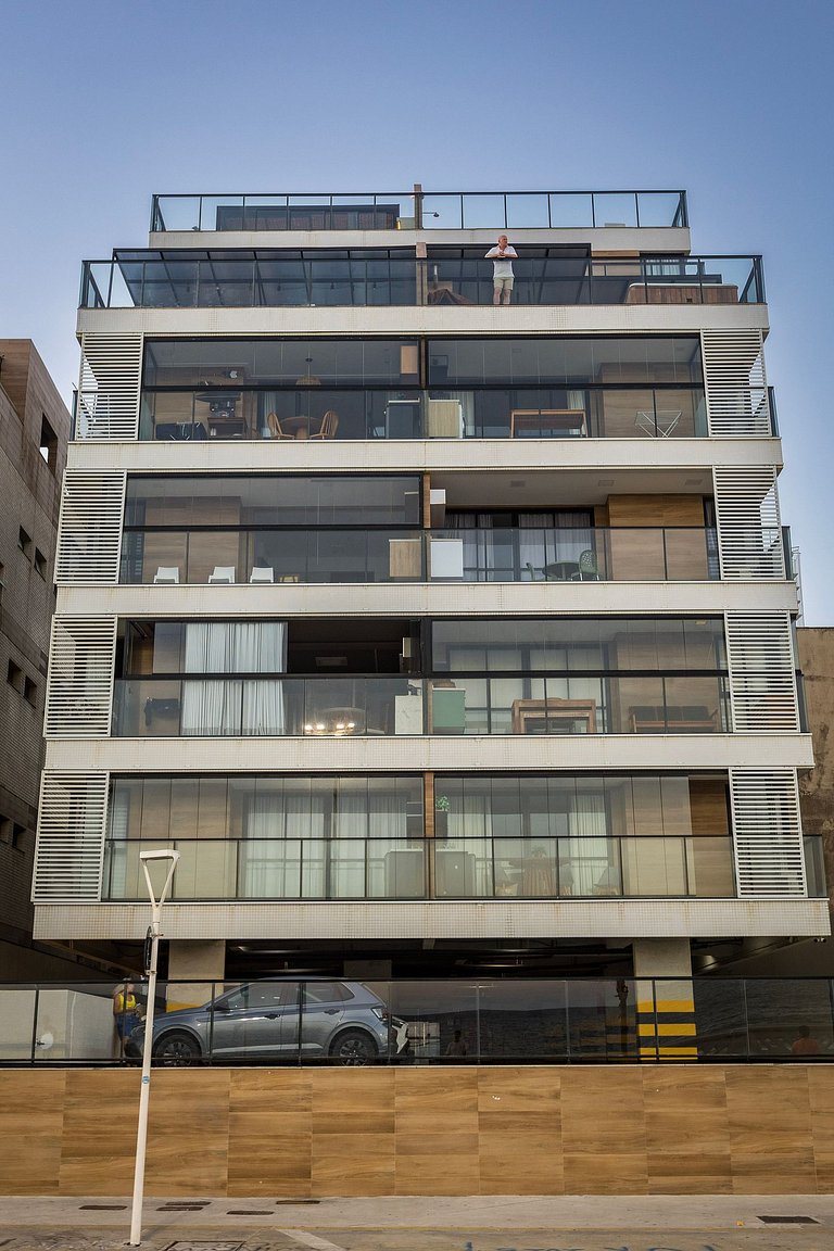 Ap até 4 hóspedes, Frente Praia, Varanda, na Barra , de Fren