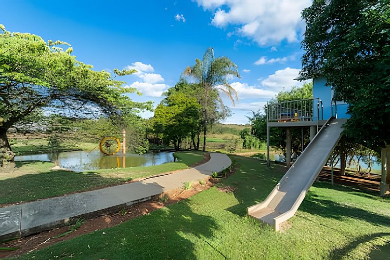 Fazenda ,11 Suítes, Até 42 Hóspedes, 17kmBrazland