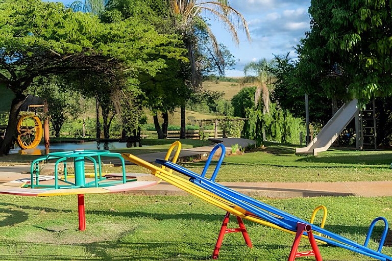 Fazenda ,11 Suítes, Até 42 Hóspedes, 17kmBrazland
