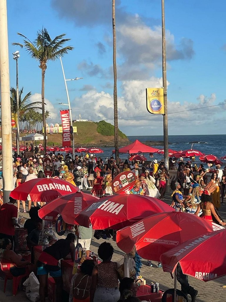 Ap até 4 hóspedes, Frente Praia, Varanda, na Barra , de Fren
